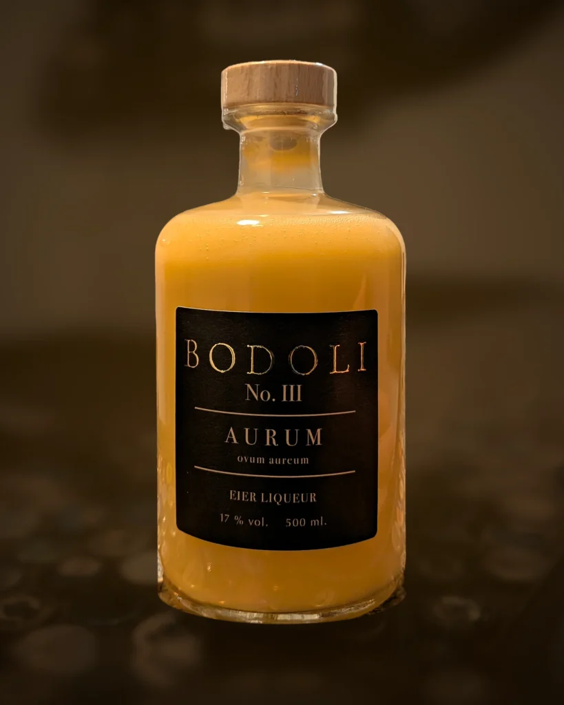 BODOLI AURUM Eier Liqueur – Flasche, Vorderseite