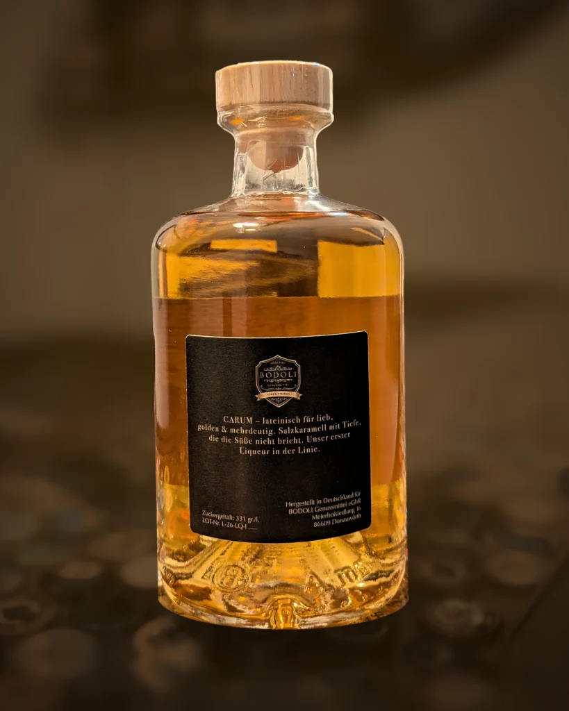 BODOLI CARUM Salzkaramell Liqueur – Rückseite mit Etikett